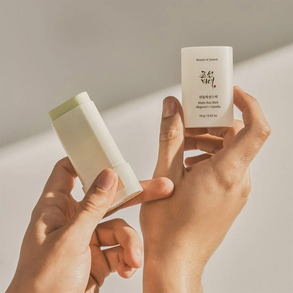 Protector Solar en Barra Matte Mugwort + Camelia