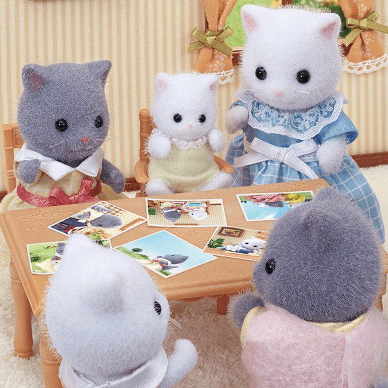 Personaggi FAMIGLIA GATTO LATTE 5738 - Sylvanian Families - - Giocattoli di Qualità